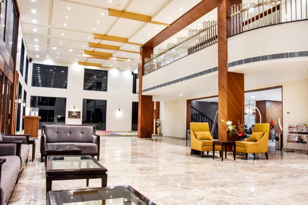 Hotel Platinum Shravasti Katra  ภายนอก รูปภาพ