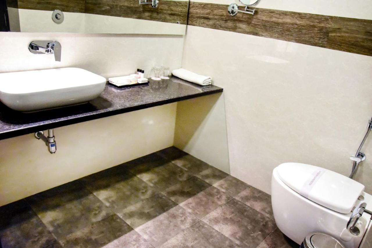 Hotel Platinum Shravasti Katra  ภายนอก รูปภาพ