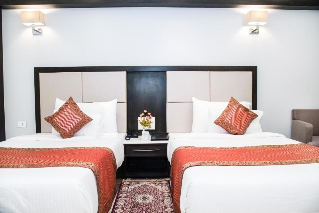 Hotel Platinum Shravasti Katra  ภายนอก รูปภาพ