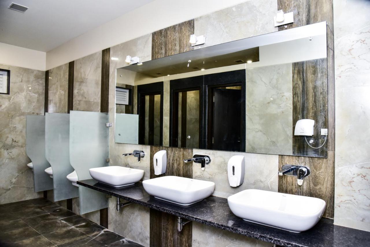 Hotel Platinum Shravasti Katra  ภายนอก รูปภาพ