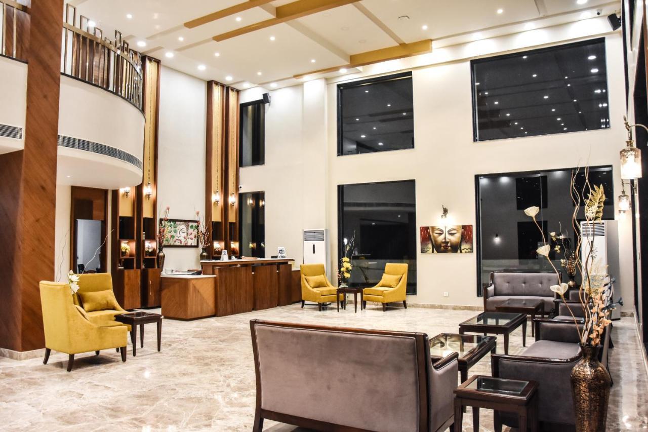 Hotel Platinum Shravasti Katra  ภายนอก รูปภาพ