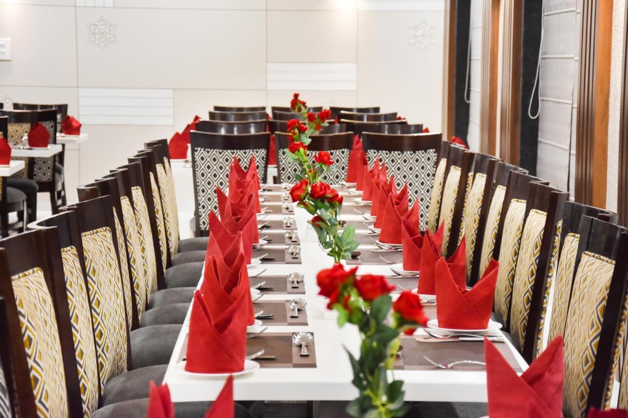 Hotel Platinum Shravasti Katra  ภายนอก รูปภาพ