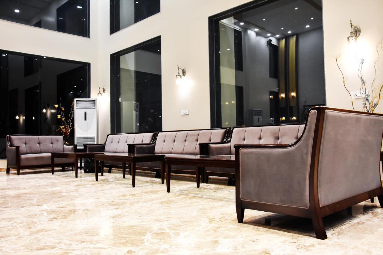 Hotel Platinum Shravasti Katra  ภายนอก รูปภาพ