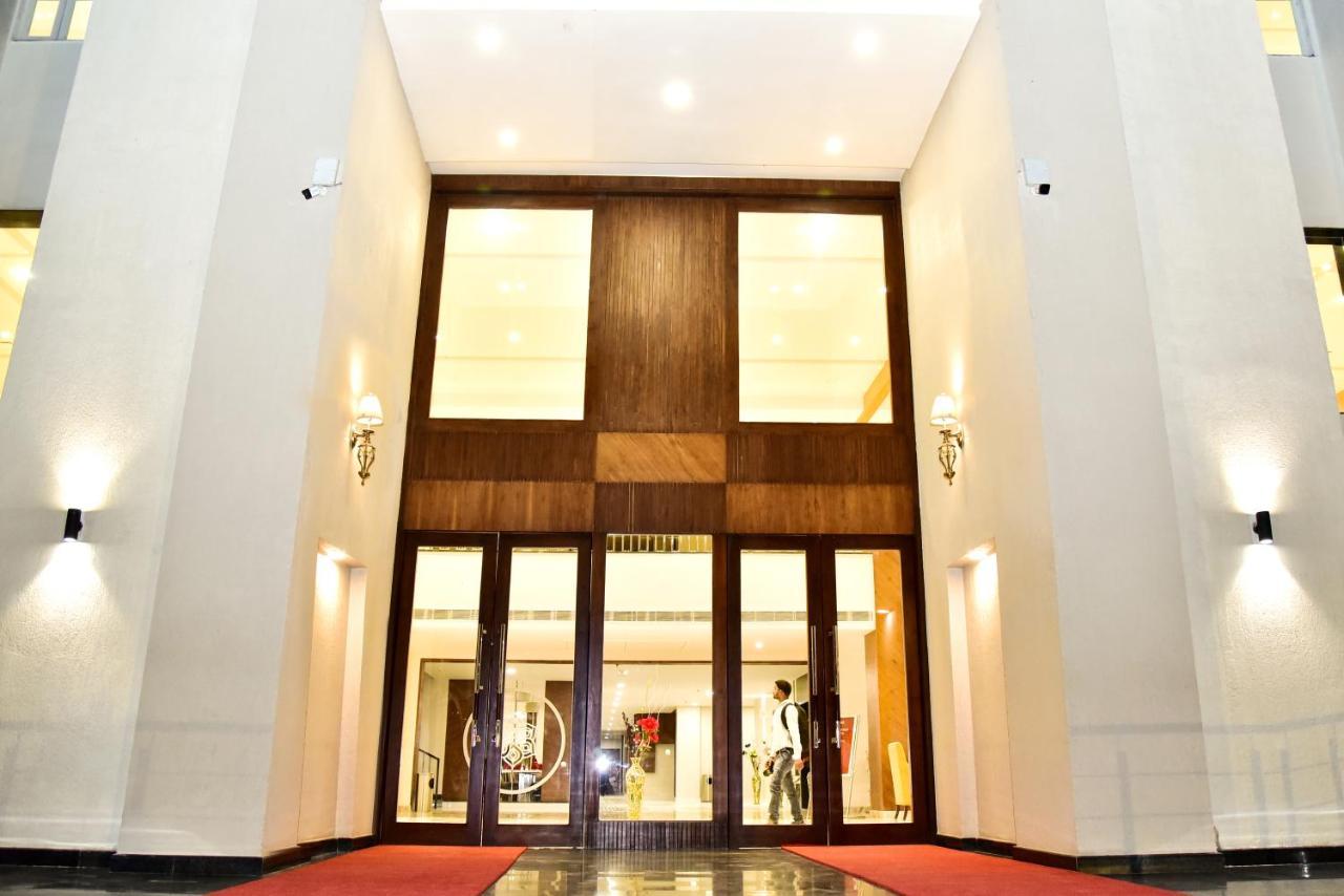Hotel Platinum Shravasti Katra  ภายนอก รูปภาพ