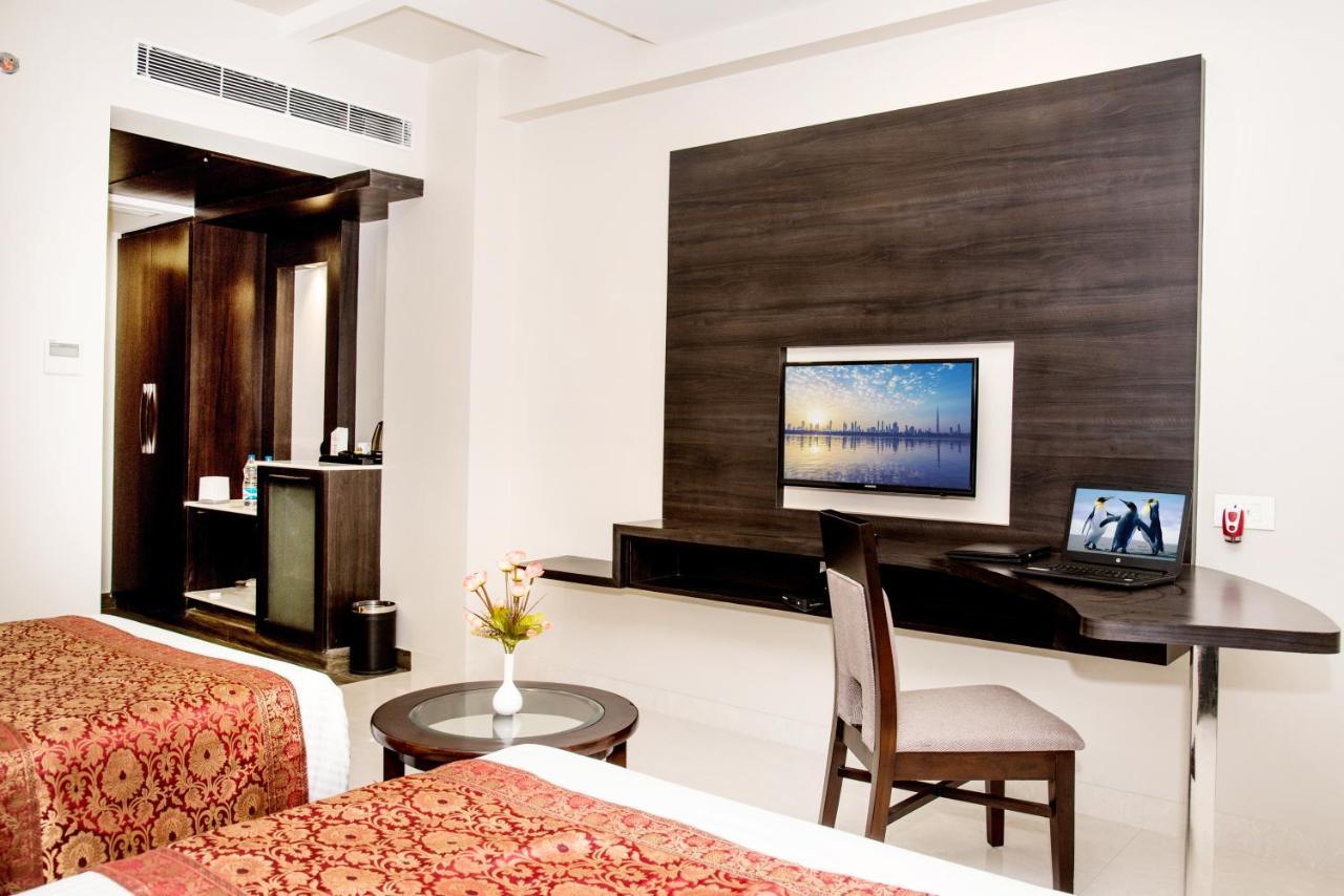 Hotel Platinum Shravasti Katra  ภายนอก รูปภาพ