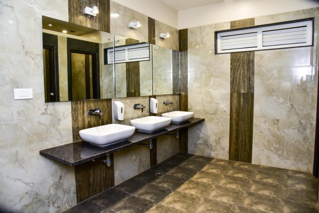 Hotel Platinum Shravasti Katra  ภายนอก รูปภาพ