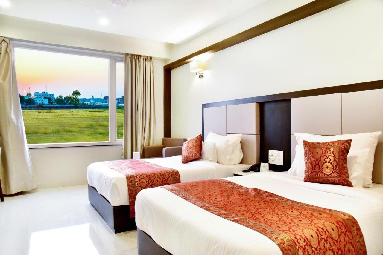 Hotel Platinum Shravasti Katra  ภายนอก รูปภาพ