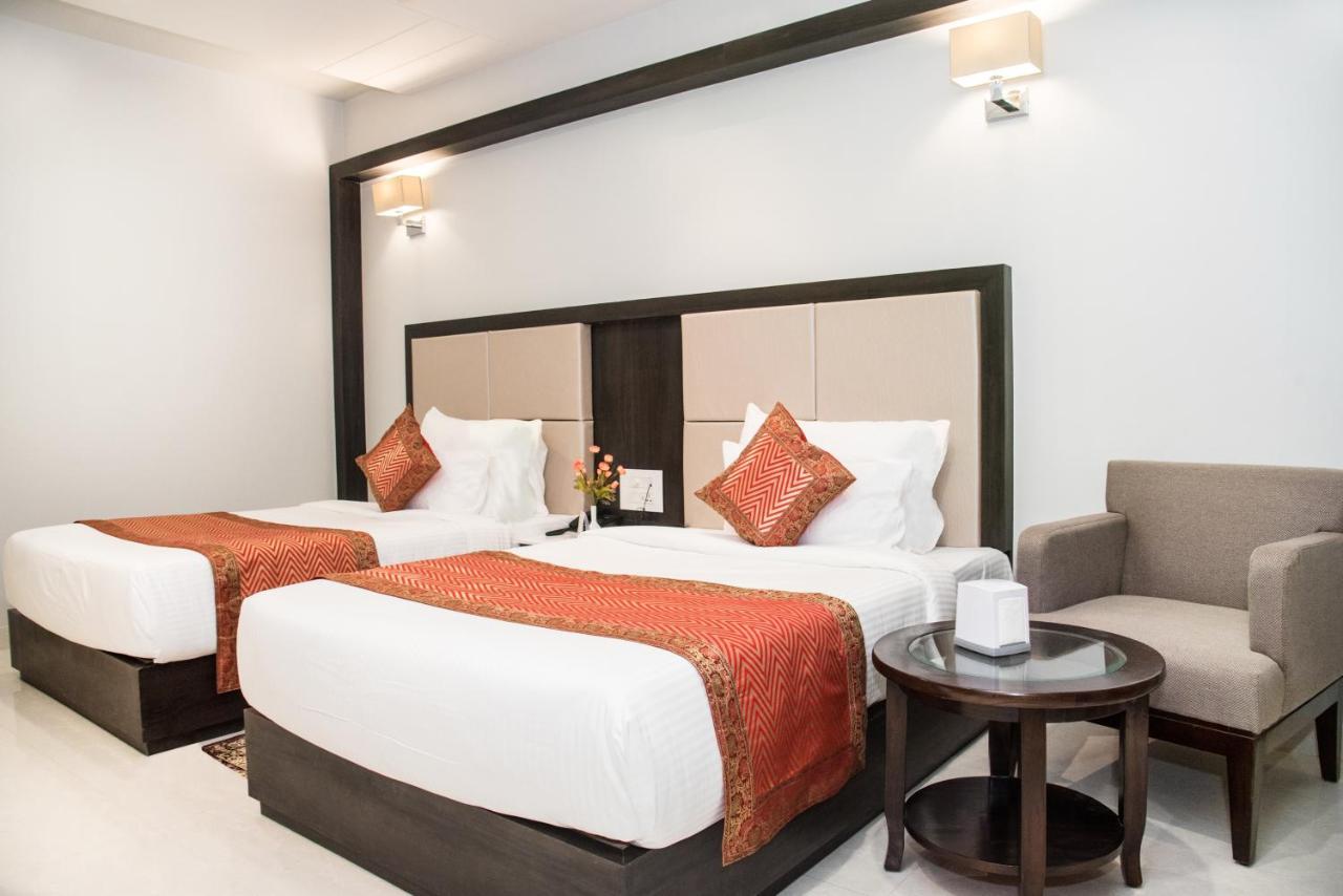 Hotel Platinum Shravasti Katra  ภายนอก รูปภาพ