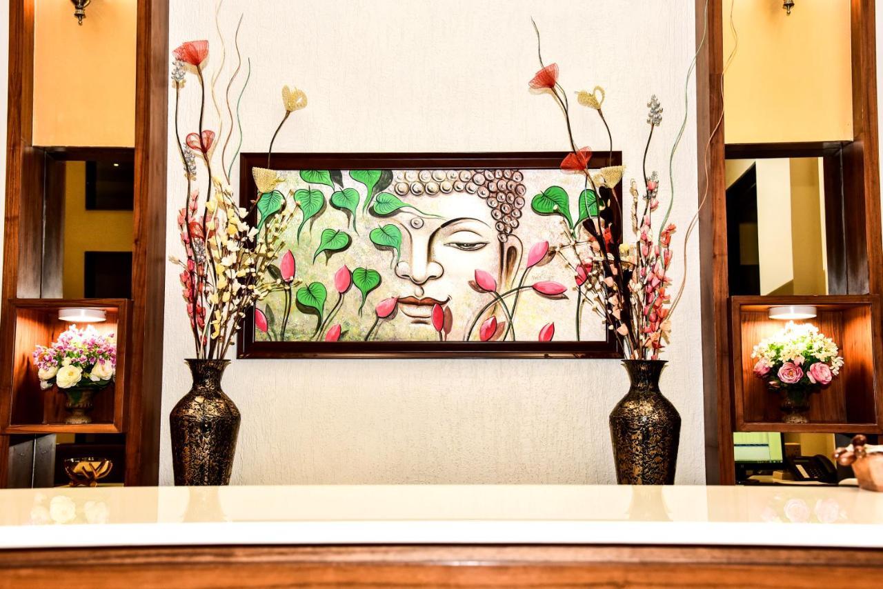 Hotel Platinum Shravasti Katra  ภายนอก รูปภาพ