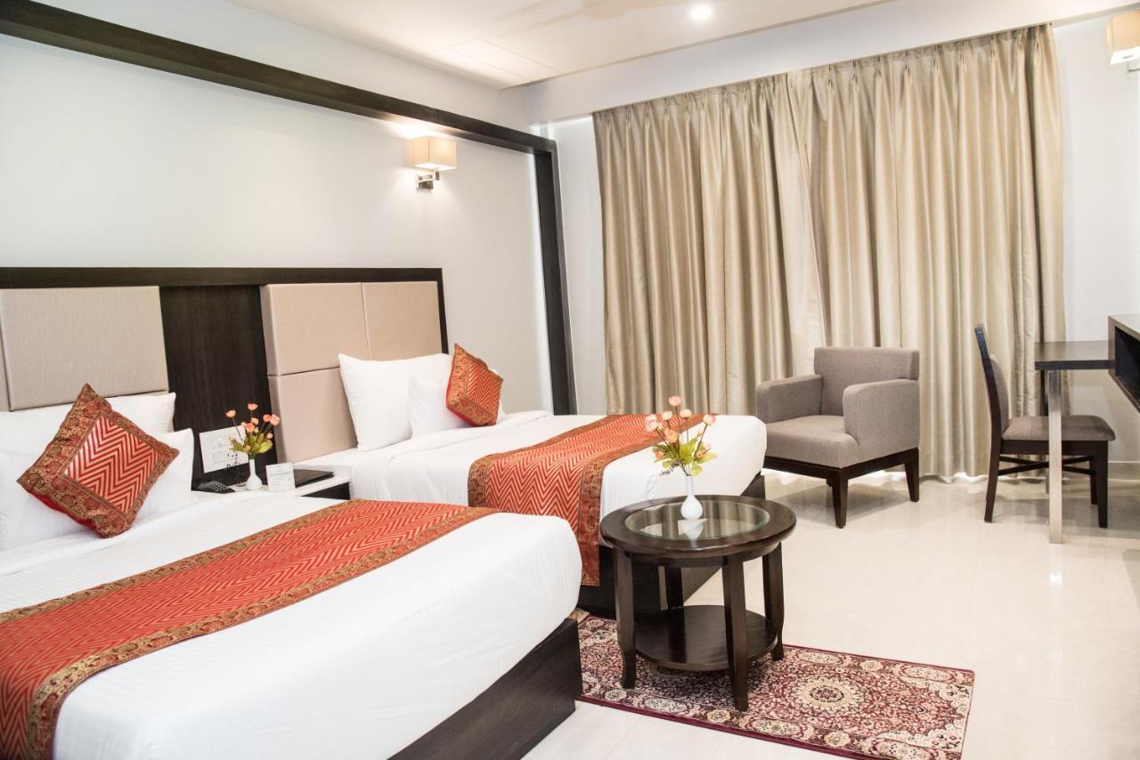Hotel Platinum Shravasti Katra  ภายนอก รูปภาพ
