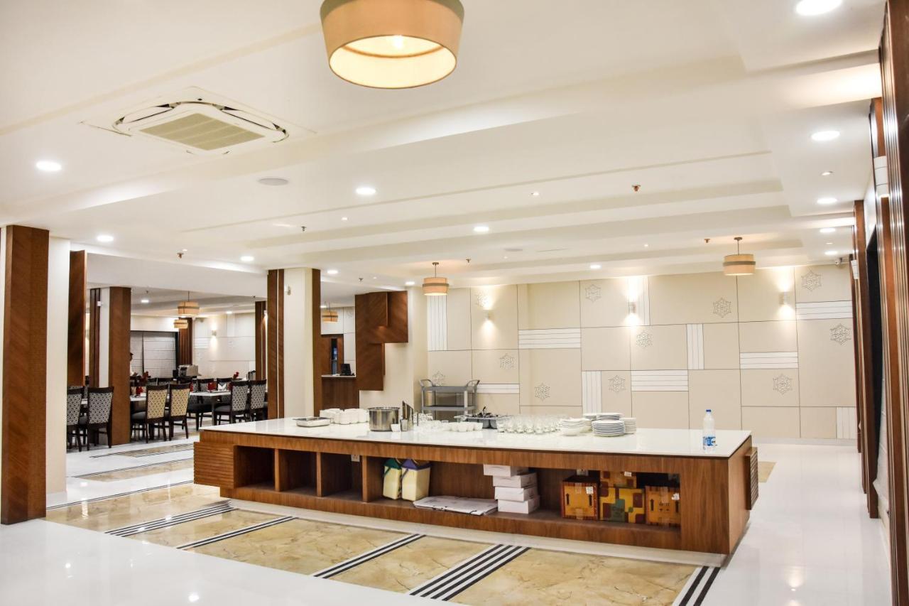 Hotel Platinum Shravasti Katra  ภายนอก รูปภาพ
