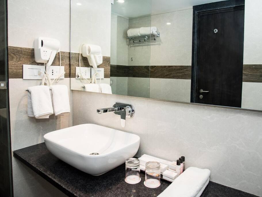 Hotel Platinum Shravasti Katra  ภายนอก รูปภาพ