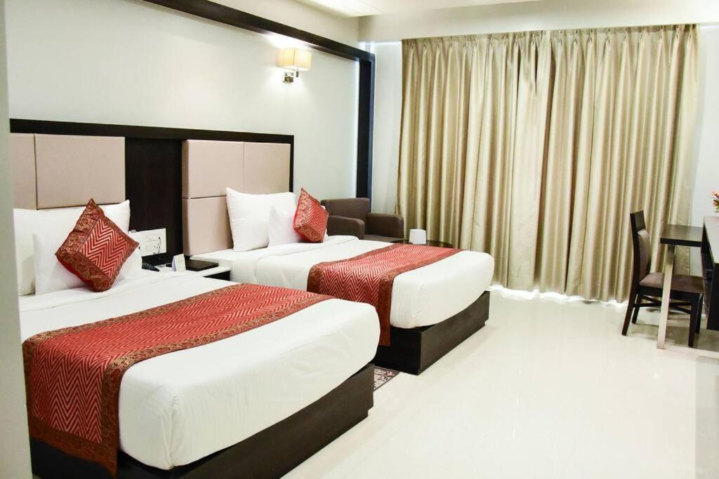 Hotel Platinum Shravasti Katra  ภายนอก รูปภาพ