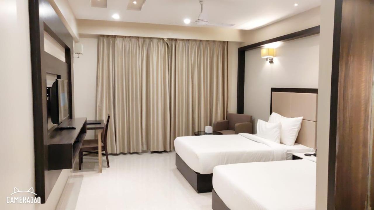 Hotel Platinum Shravasti Katra  ภายนอก รูปภาพ