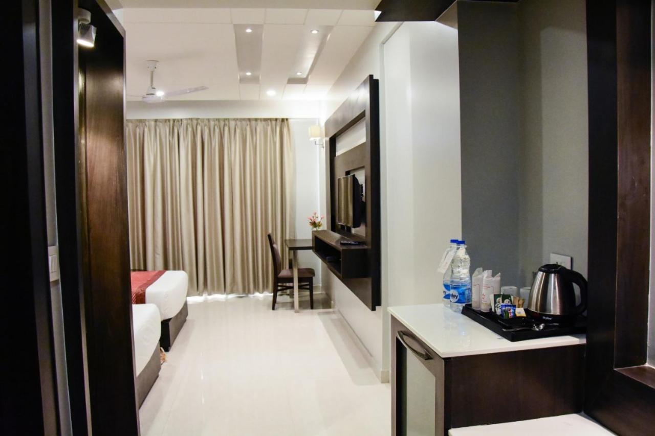 Hotel Platinum Shravasti Katra  ภายนอก รูปภาพ