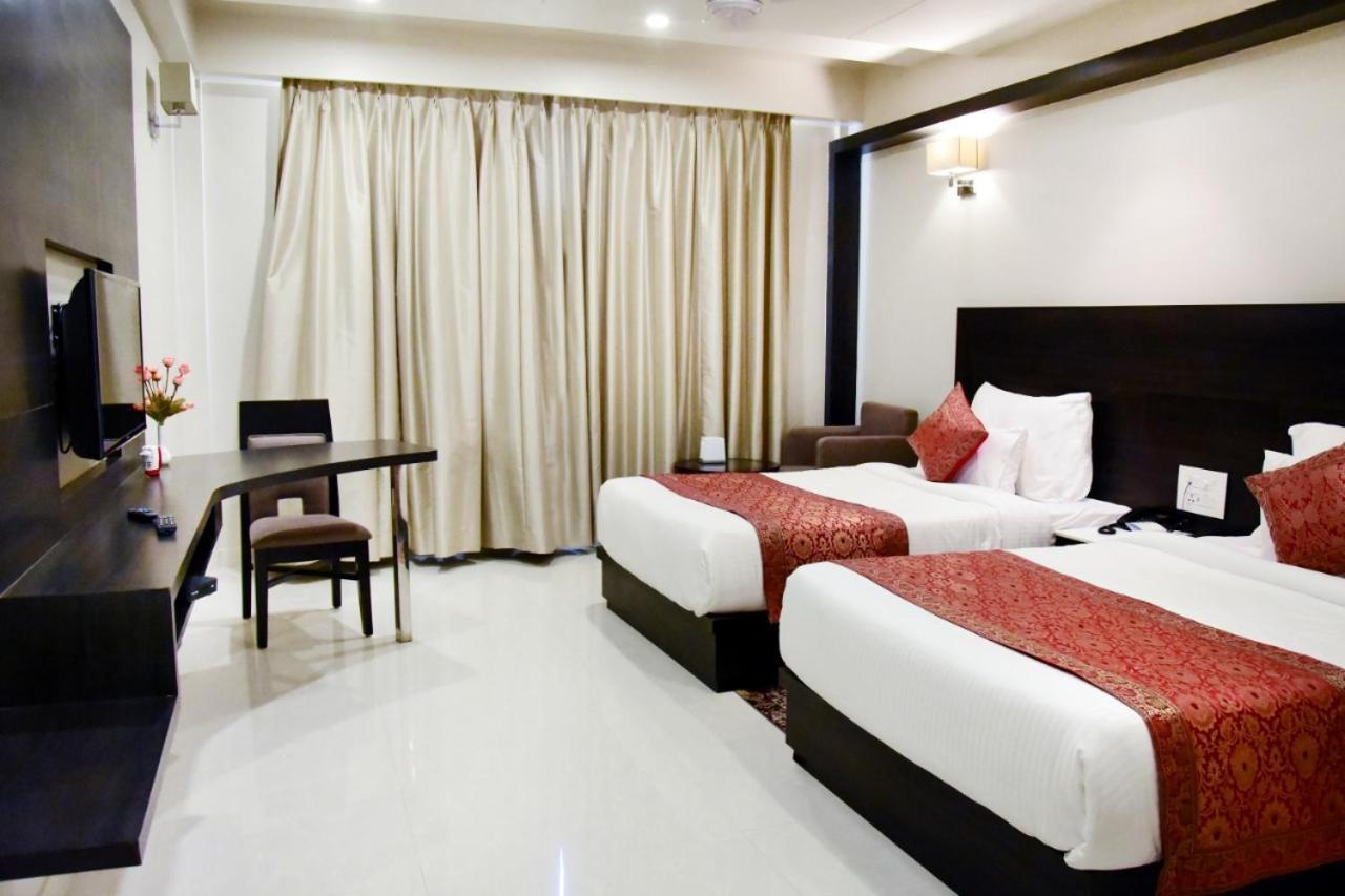 Hotel Platinum Shravasti Katra  ภายนอก รูปภาพ